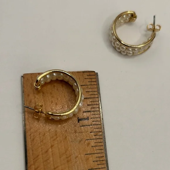 Avon Gold and Pearl Accent Earrings - Picture 6 of 9